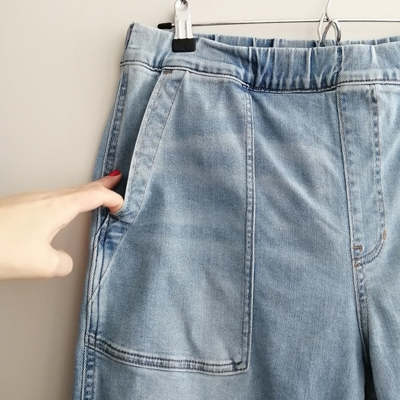 Madewell Pull On Relaxed Jeans in Bellview Wash Medium - Picture 8 of 16